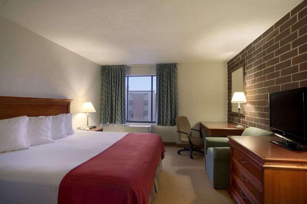Best Western Plus Executive Residency Waterloo & Cedar Falls Exterior photo