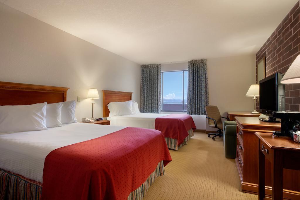 Best Western Plus Executive Residency Waterloo & Cedar Falls Exterior photo