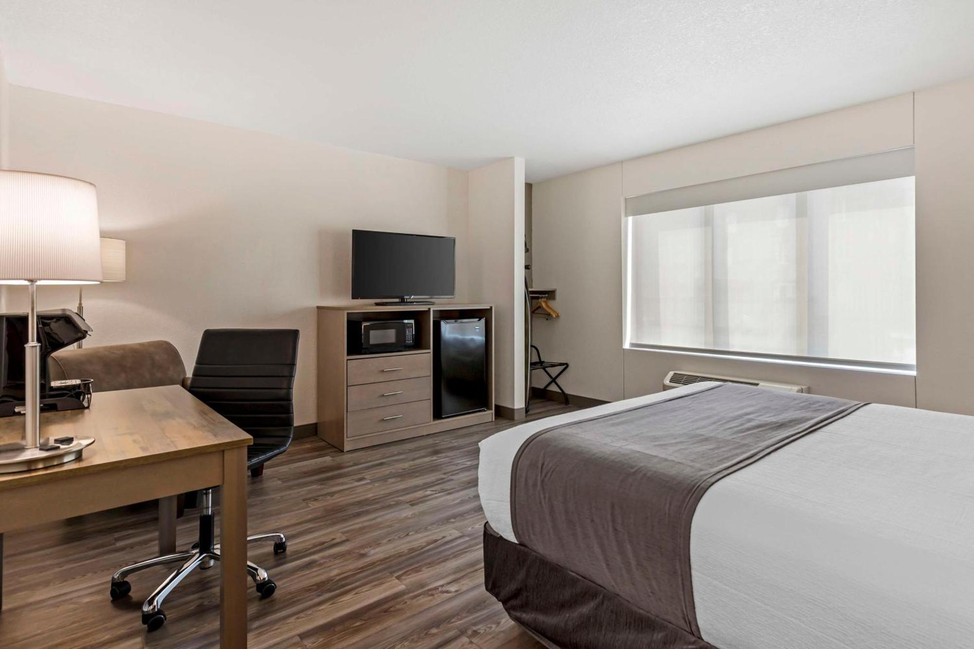 Best Western Plus Executive Residency Waterloo & Cedar Falls Exterior photo