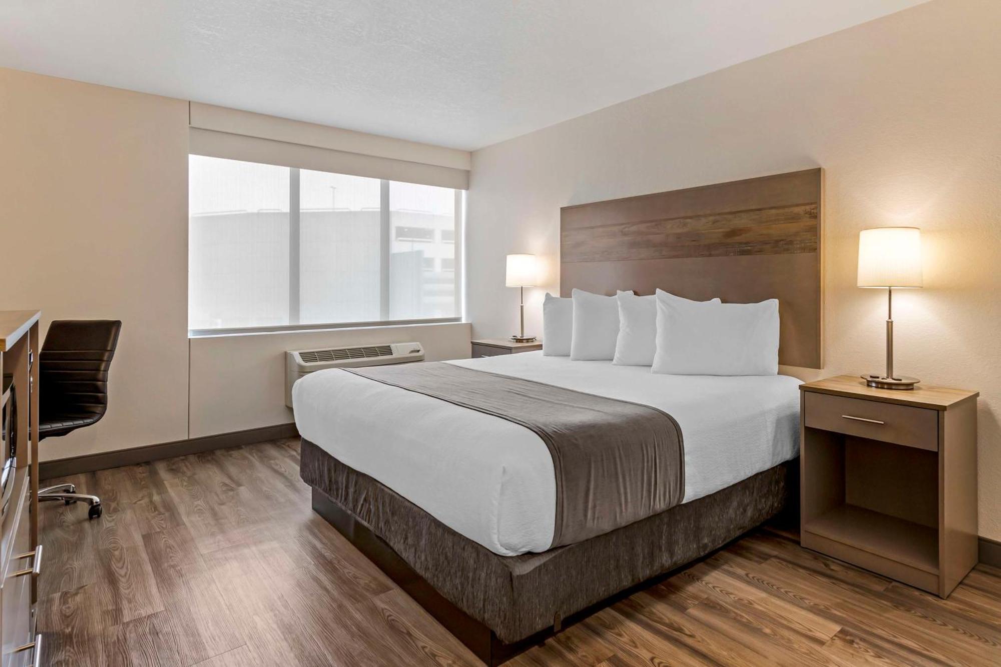 Best Western Plus Executive Residency Waterloo & Cedar Falls Exterior photo