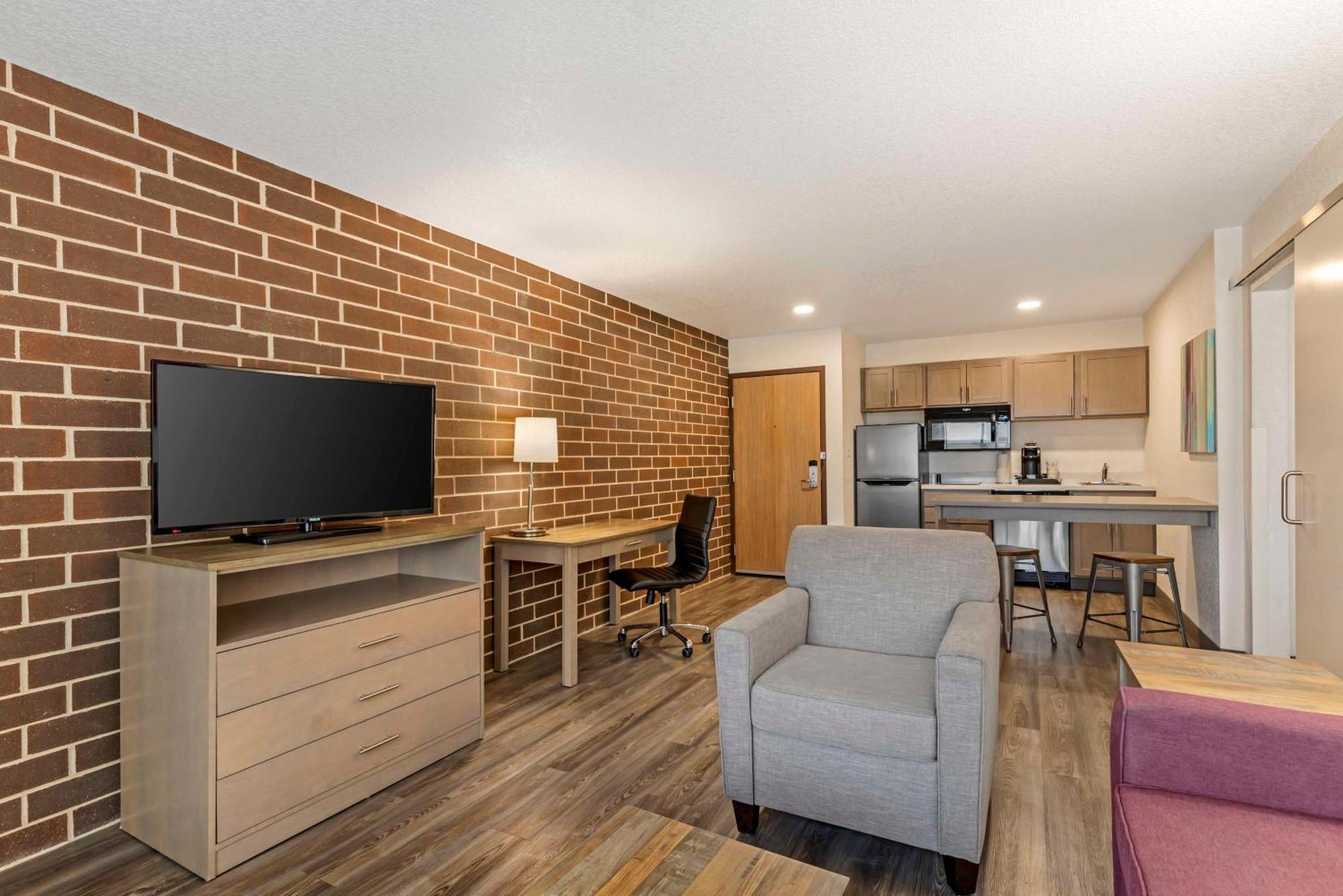 Best Western Plus Executive Residency Waterloo & Cedar Falls Exterior photo