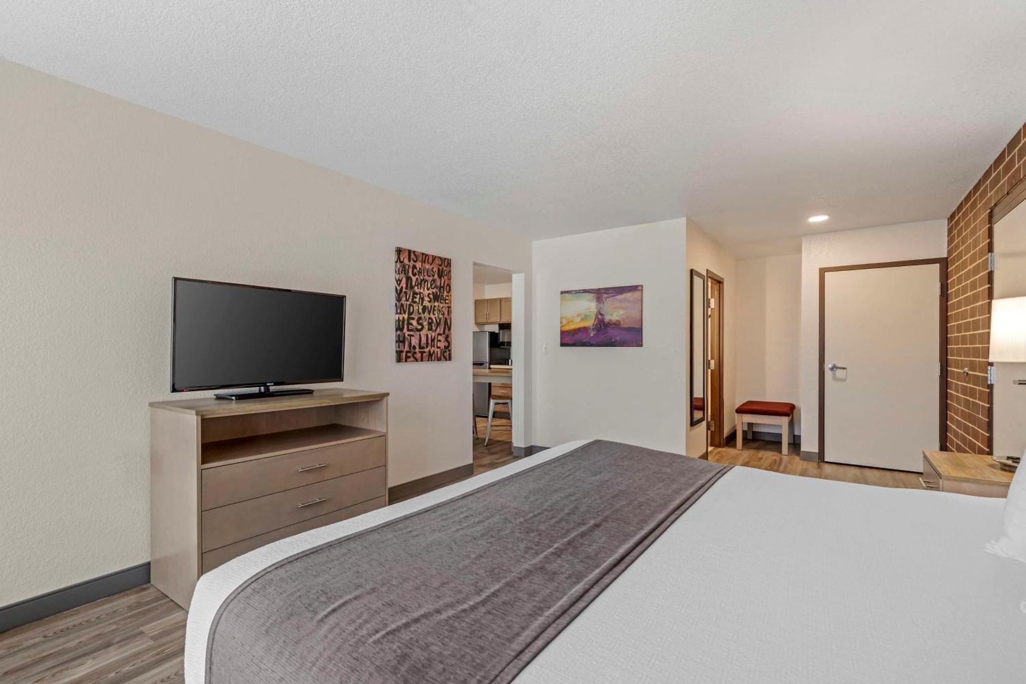 Best Western Plus Executive Residency Waterloo & Cedar Falls Exterior photo