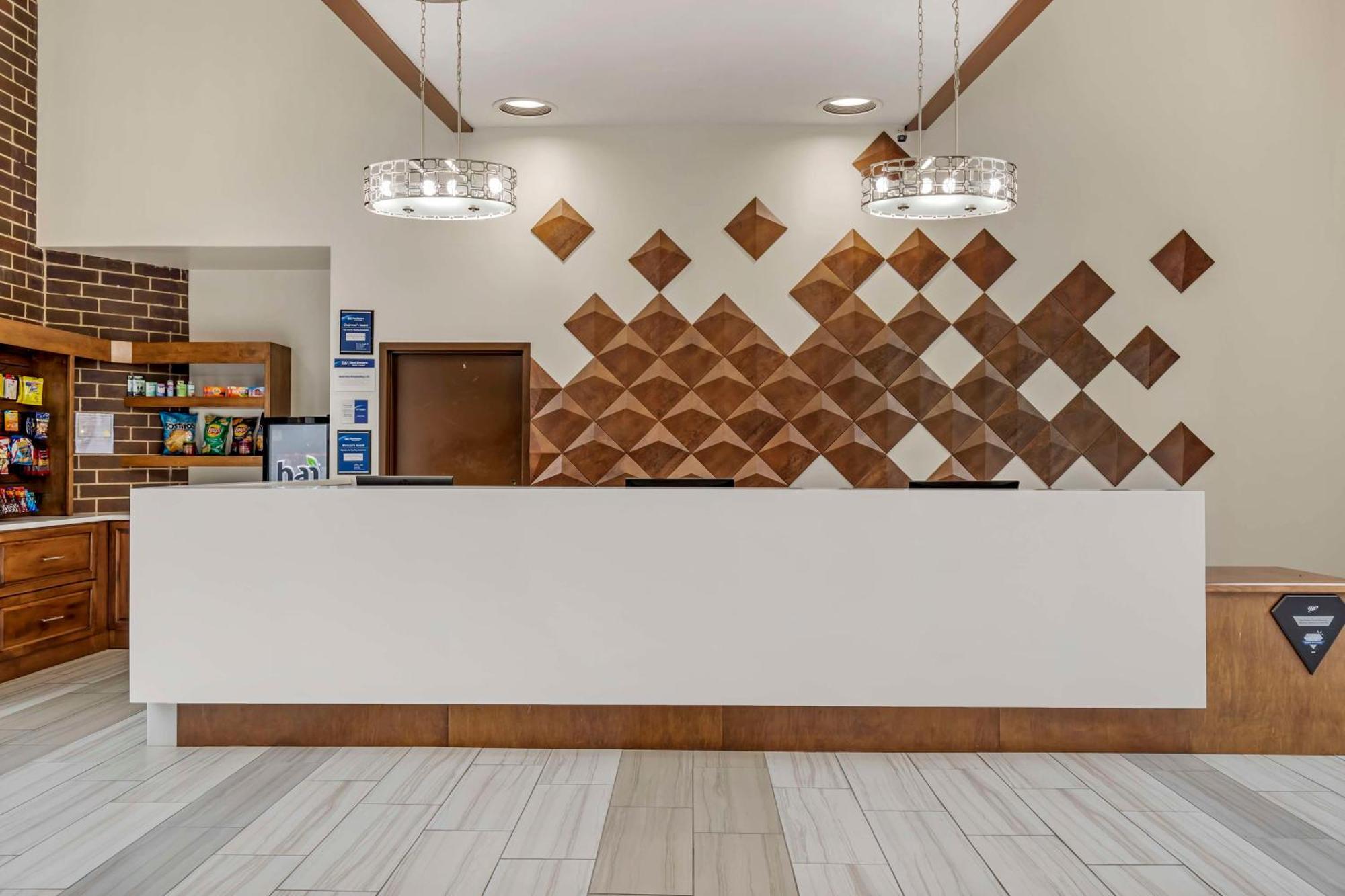 Best Western Plus Executive Residency Waterloo & Cedar Falls Exterior photo