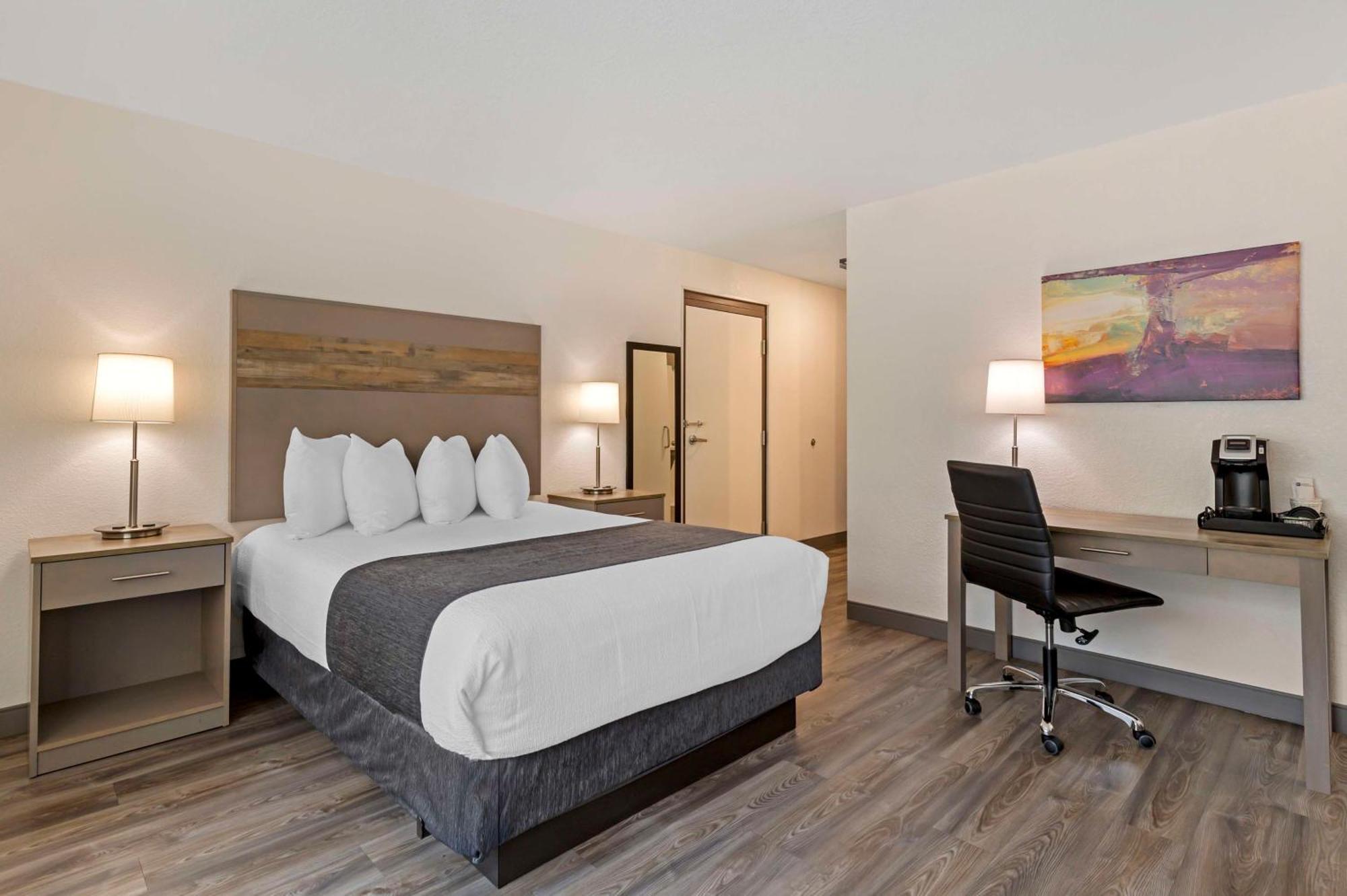 Best Western Plus Executive Residency Waterloo & Cedar Falls Exterior photo