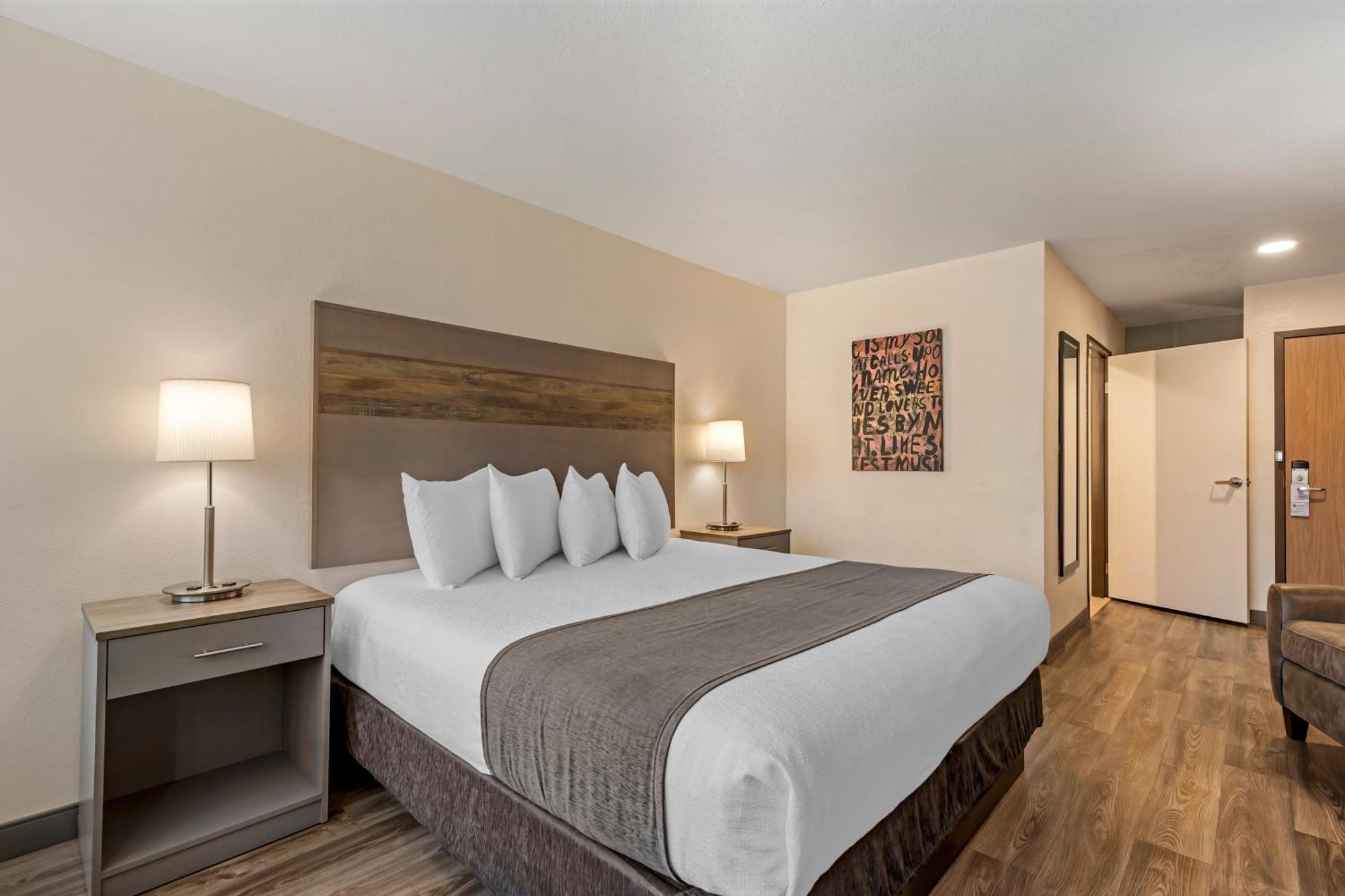 Best Western Plus Executive Residency Waterloo & Cedar Falls Exterior photo