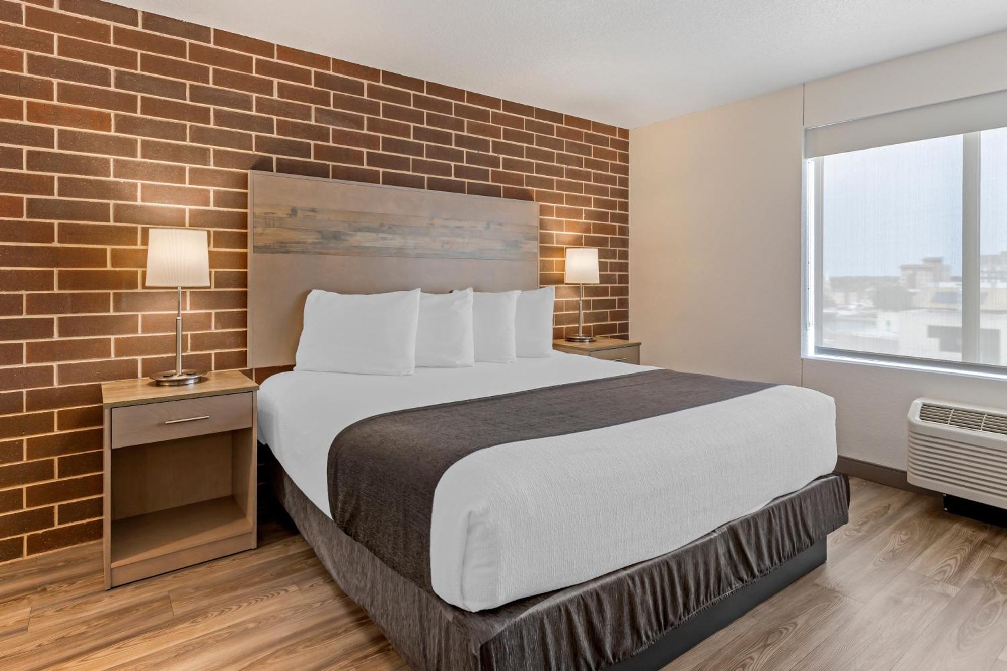 Best Western Plus Executive Residency Waterloo & Cedar Falls Exterior photo