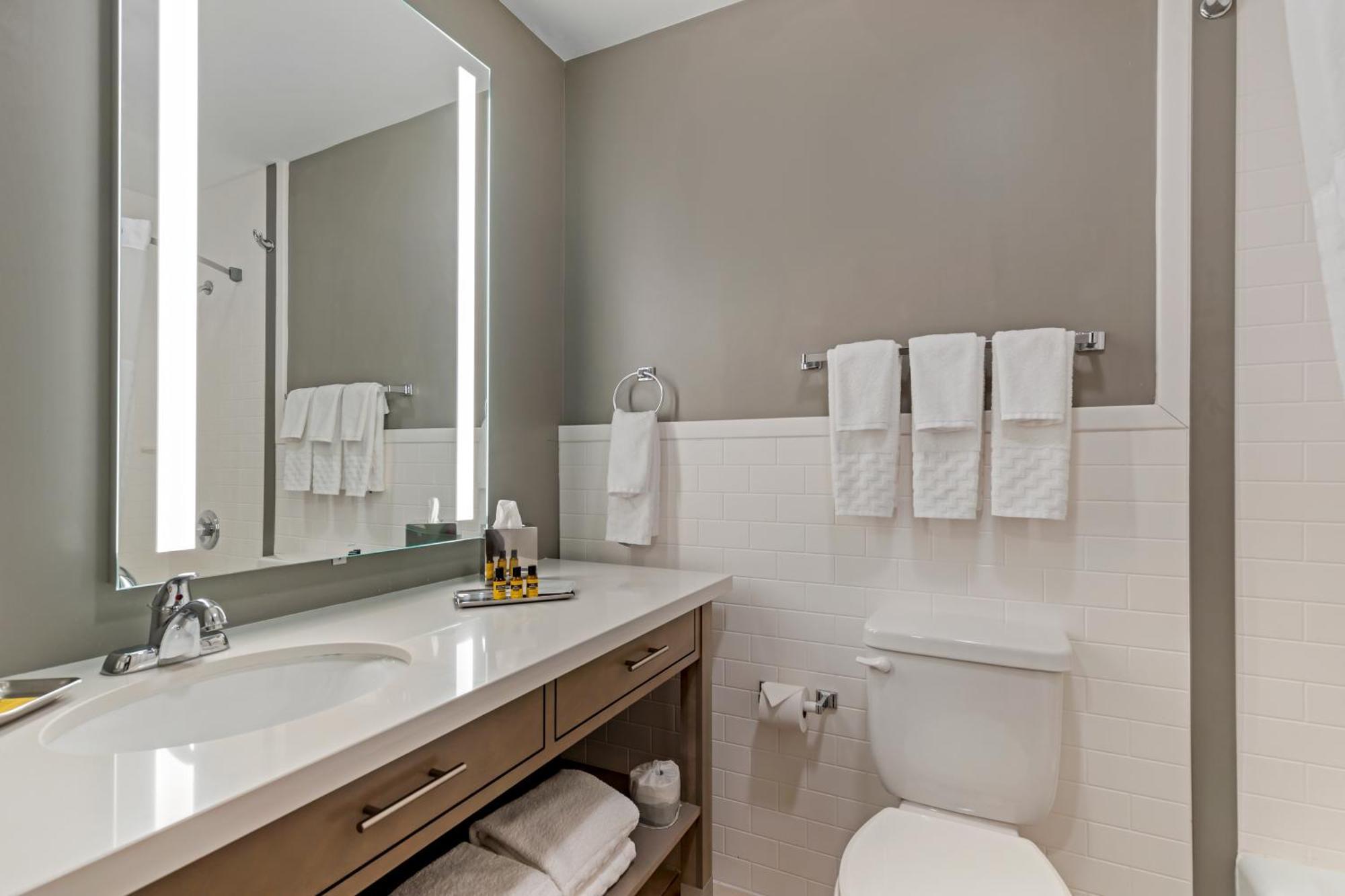 Best Western Plus Executive Residency Waterloo & Cedar Falls Exterior photo