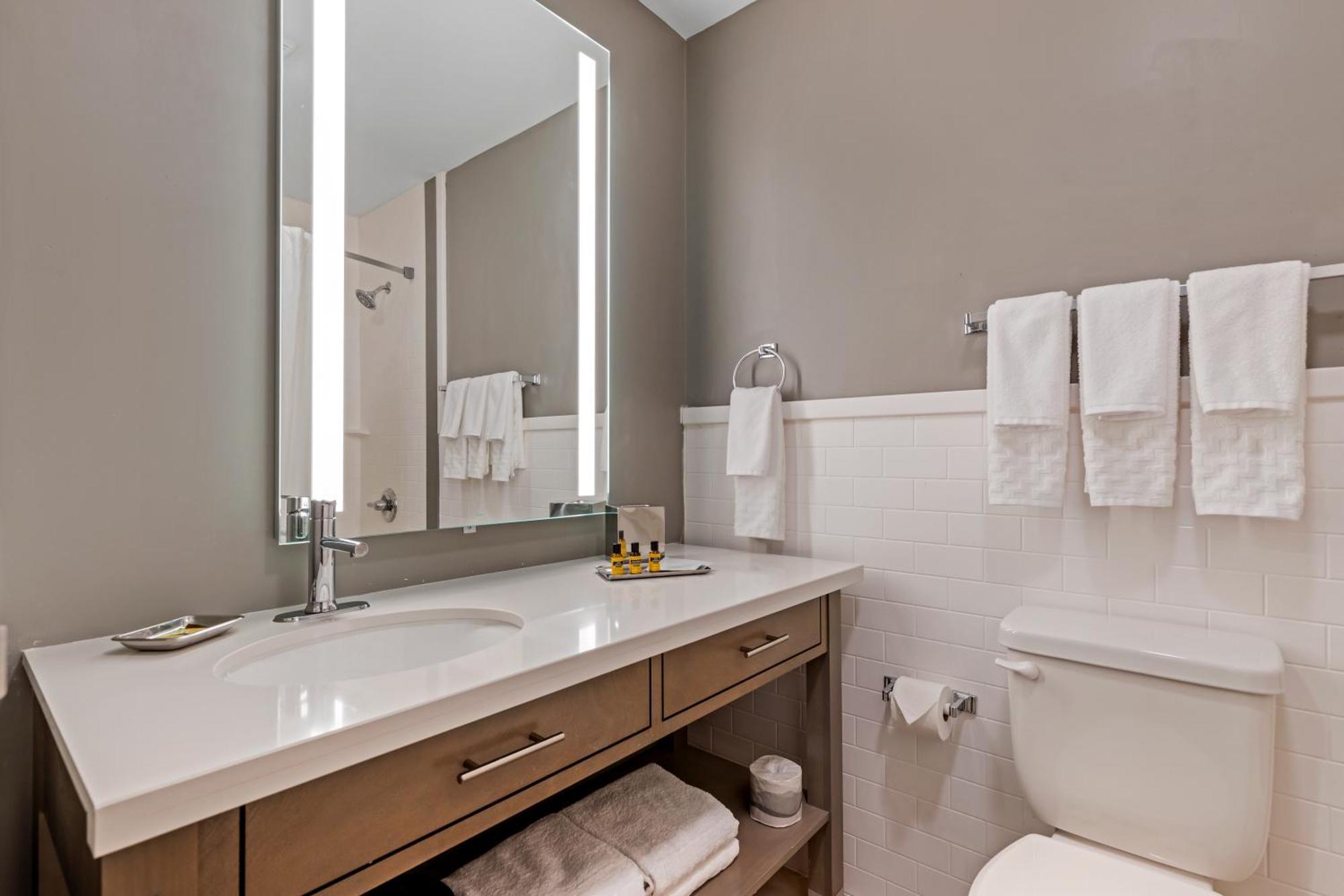 Best Western Plus Executive Residency Waterloo & Cedar Falls Exterior photo